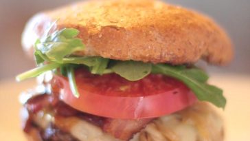 Homemade cheeseburgers vs. restaurant versions