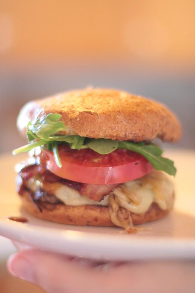 Homemade cheeseburgers vs. restaurant versions