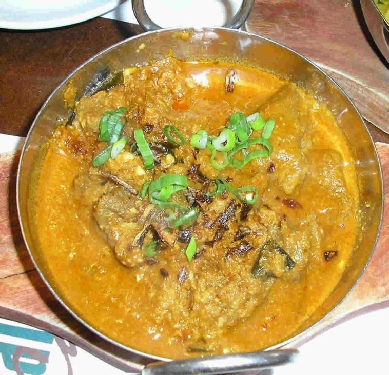 How to prepare lamb curry with authentic spices