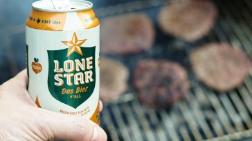 How to Make Juicy Hamburgers on the Grill