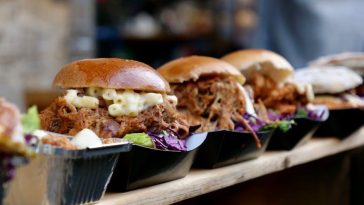 Step-by-step guide to making pulled pork sandwiches