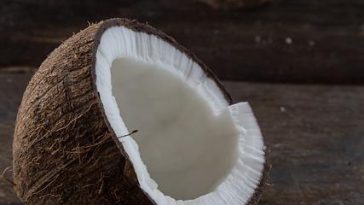 How to make an electrolyte drink with coconut water