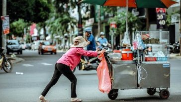 How Safe Are Unregulated Street Food Vendors in Bangkok