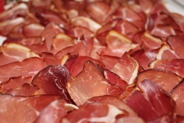For many years, people have actually pursued an approach of maintaining meat that likewise maintained the taste