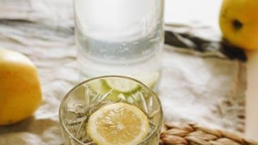 How to make infused water with fruit