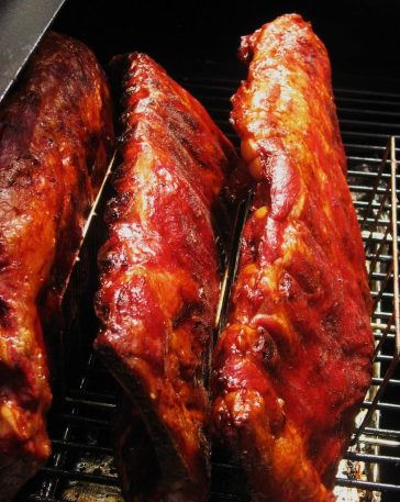 How to make tender BBQ ribs with homemade sauce