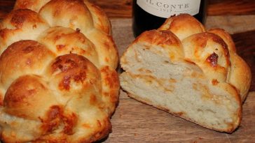 Garlic Bread Pizzas That Are Ready in Minutes