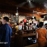 Should Dubai Restaurants Ban Cell Phone Use