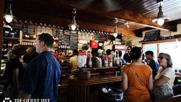 Should Dubai Restaurants Ban Cell Phone Use