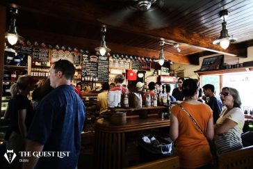 Should Dubai Restaurants Ban Cell Phone Use