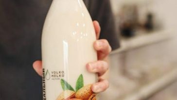 Steps to make almond milk for beginners