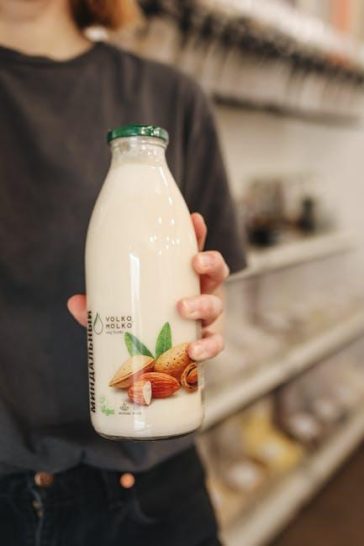 Steps to make almond milk for beginners