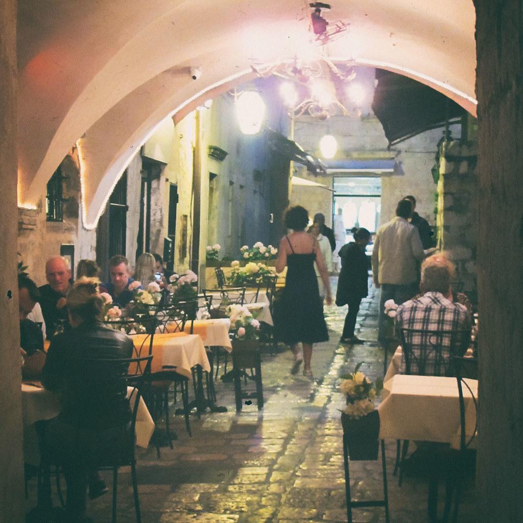 Recommendations for Restaurateurs: Elevating Ambiance Without Compromising on Quality