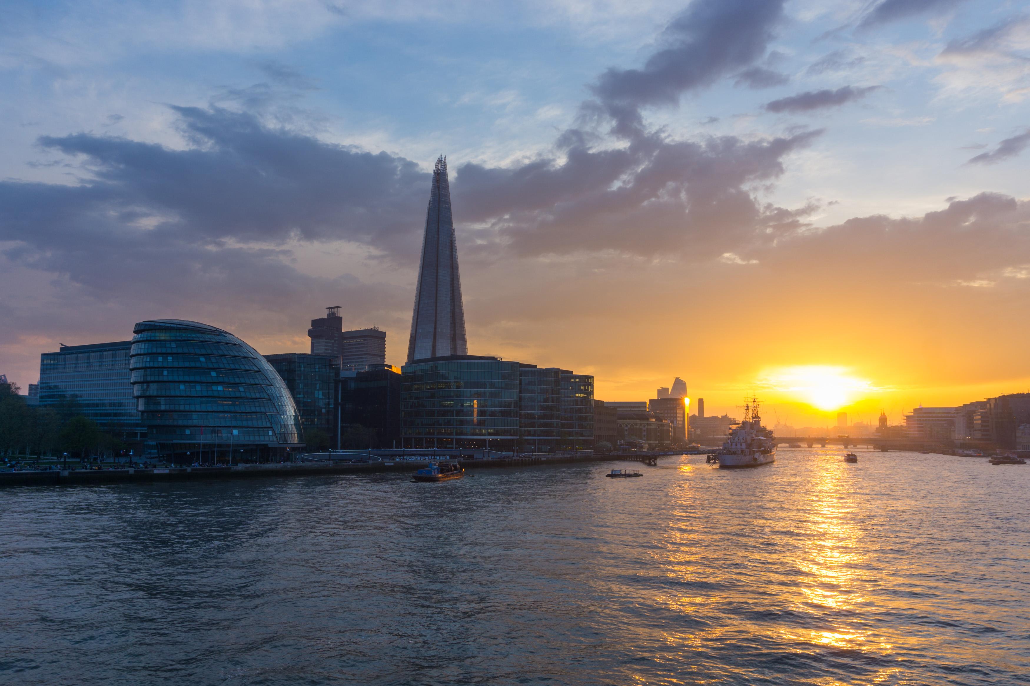 Balancing Honesty and Fairness: A Guide to Ethical Reviewing