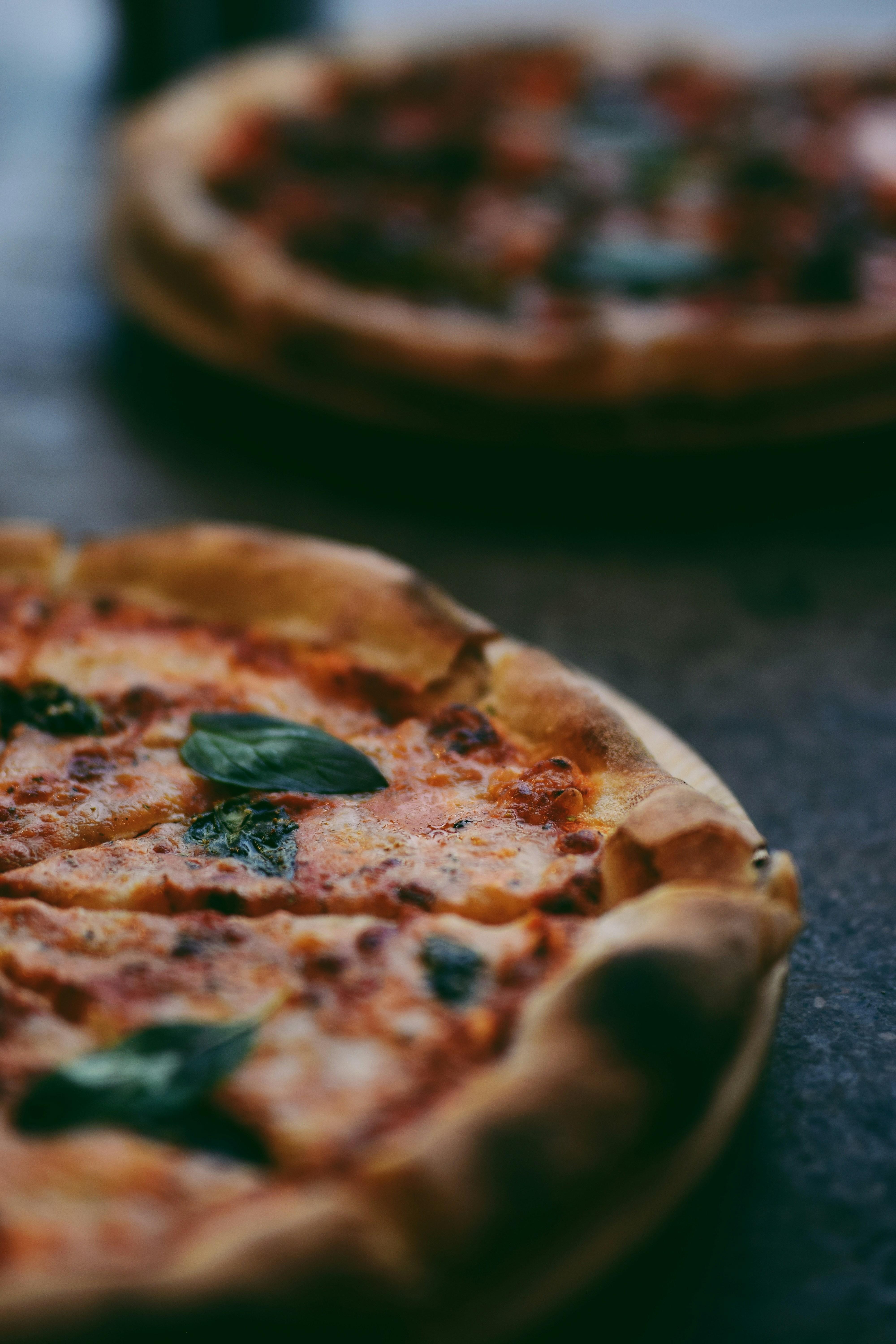 Perfecting the Quick and Cheesy Garlic Bread Pizza